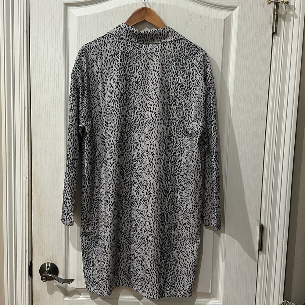 SHEILAY Sz S oversized, leopard pattern button up long sleeve dress NWT - Picture 4 of 5